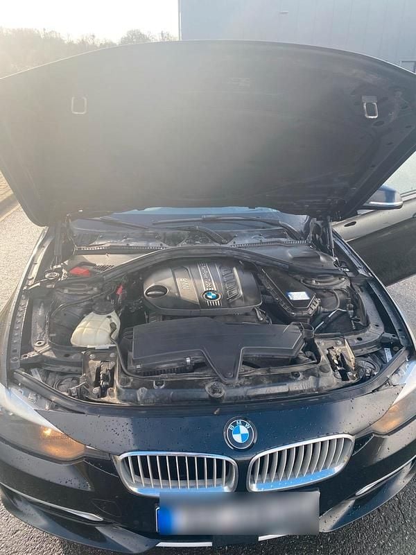 Gebraucht BMW 320 185 PS (136 kW) 2013 Schwarz Limousine