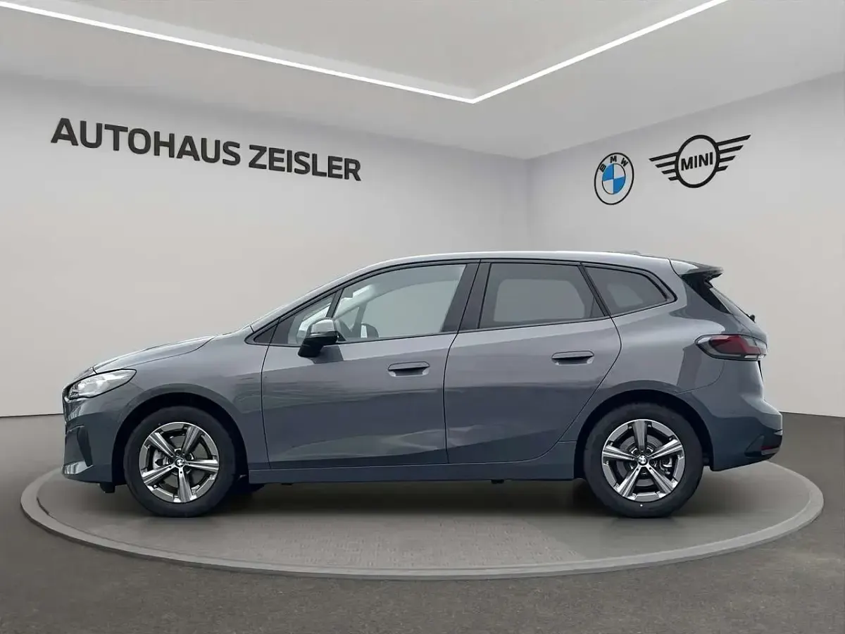 Gebraucht BMW 220 Active Tourer Luxury Line 150 PS (110 kW) 2025 Sparkling kupfergrau Van / Kleinbus