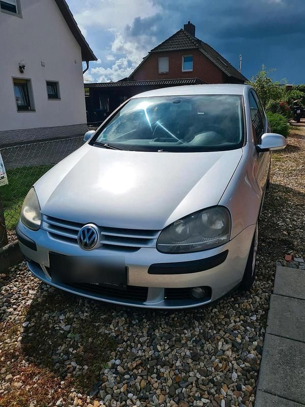 Silber Gebraucht 2004 VW Golf V Kleinwagen | 1.500 € (Guter Preis) - Bild 1/4