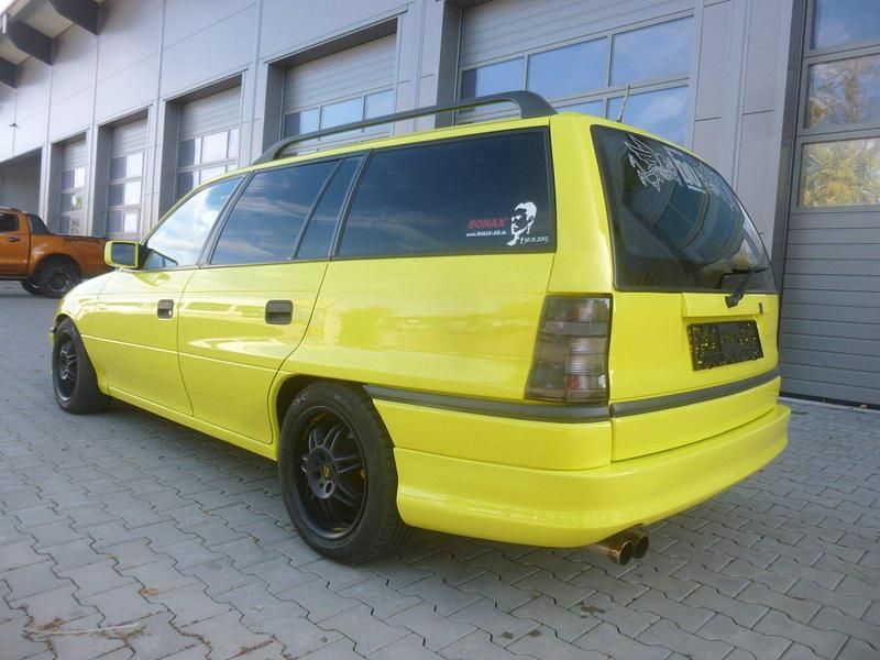 Gebraucht Opel Astra 150 PS (110 kW) 1994 Gelb Kombi