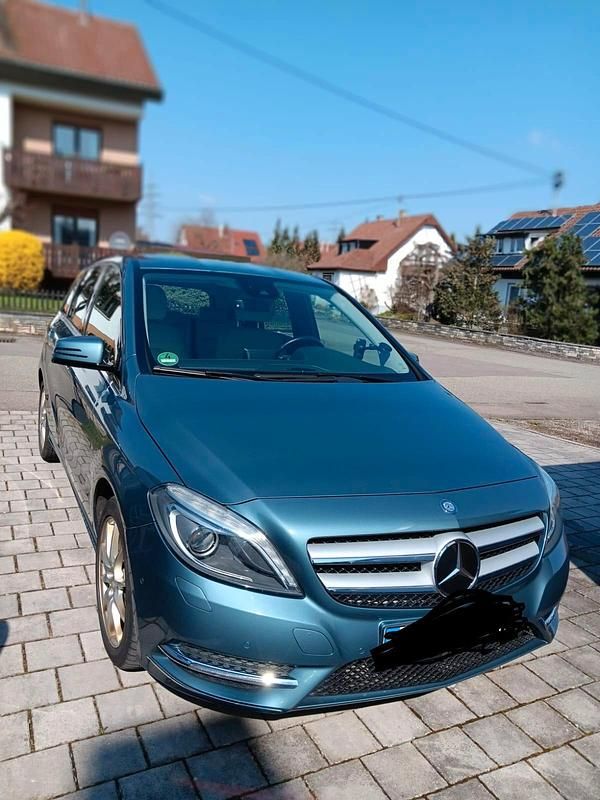 Gebraucht Mercedes B220 170 PS (125 kW) 2013 Blau Van / Kleinbus