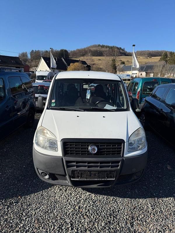 Weiß Gebraucht 2008 Fiat Doblò Van / Kleinbus | 4.790 € (Teuer) - Bild 1/4