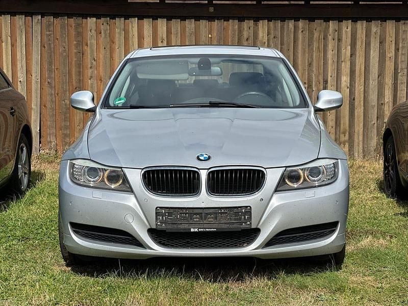 Silber Gebraucht 2010 BMW 316 Comfort Edition Limousine | 3.499 € (Superpreis) - Bild 1/4