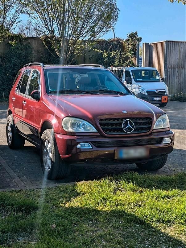 Rot Gebraucht 2002 Mercedes ML270 SUV | 6.900 € - Bild 1/4