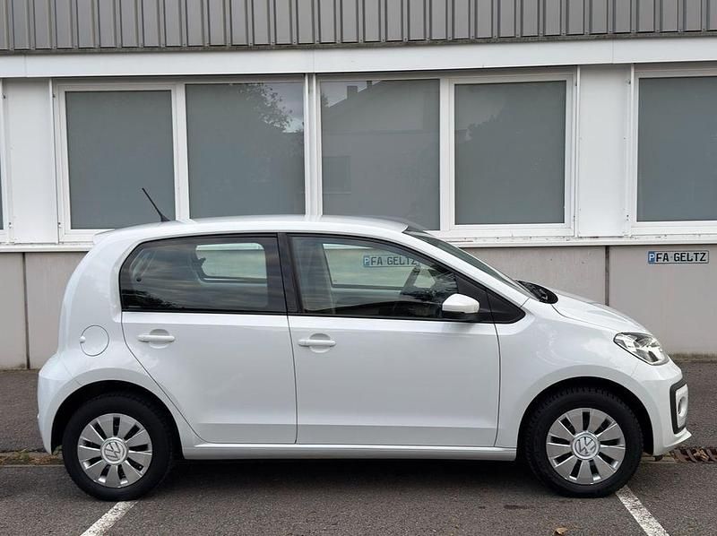 Second-hand VW up! Move 65 CP (47 kW) 2023 Alb Hatchback