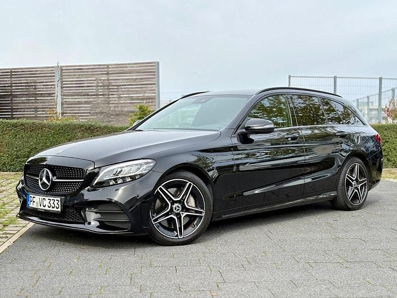 Schwarz Gebraucht 2019 Mercedes C300 AMG line Limousine | 30.500 € (Fairer Preis) - Bild 1/4