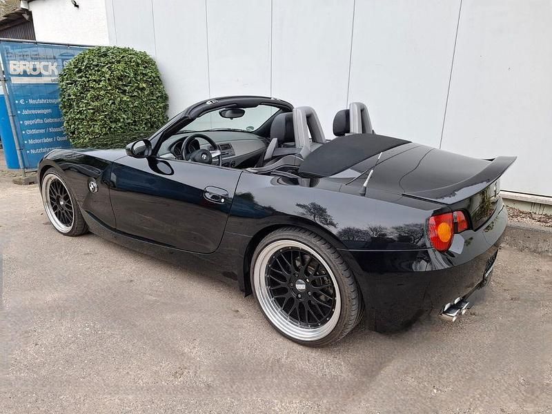 Gebraucht BMW Z4 Sport Line 192 PS (141 kW) 2003 Schwarz Cabrio