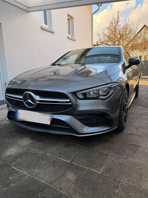 Grau Gebraucht 2020 Mercedes CLA35 AMG AMG Coupé | 36.800 € (Fairer Preis) - Bild 1/4