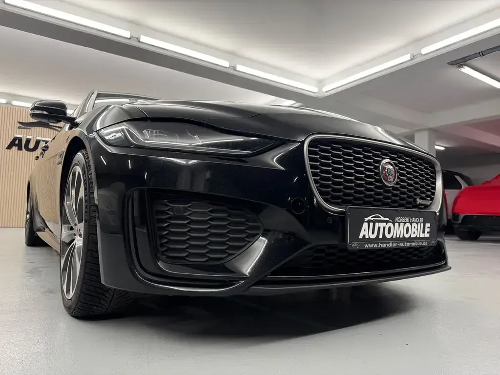 Używany Jaguar XE R-Dynamic 179 KM (131 kW) 2020 Czarny Sedan/Limuzyna