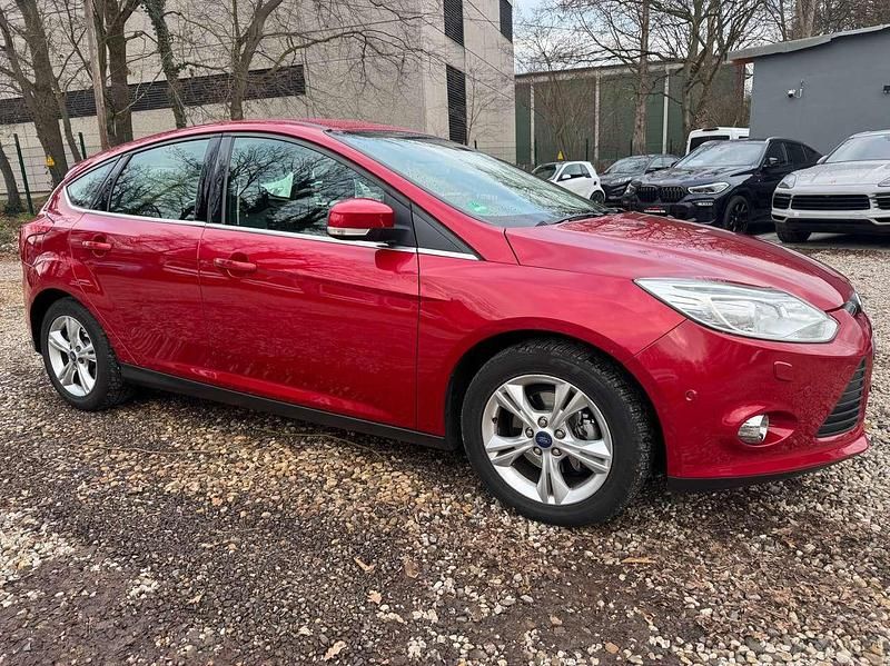 Gebraucht Ford Focus Champions Edition 125 PS (91 kW) 2012 Candyrot metallic Kleinwagen