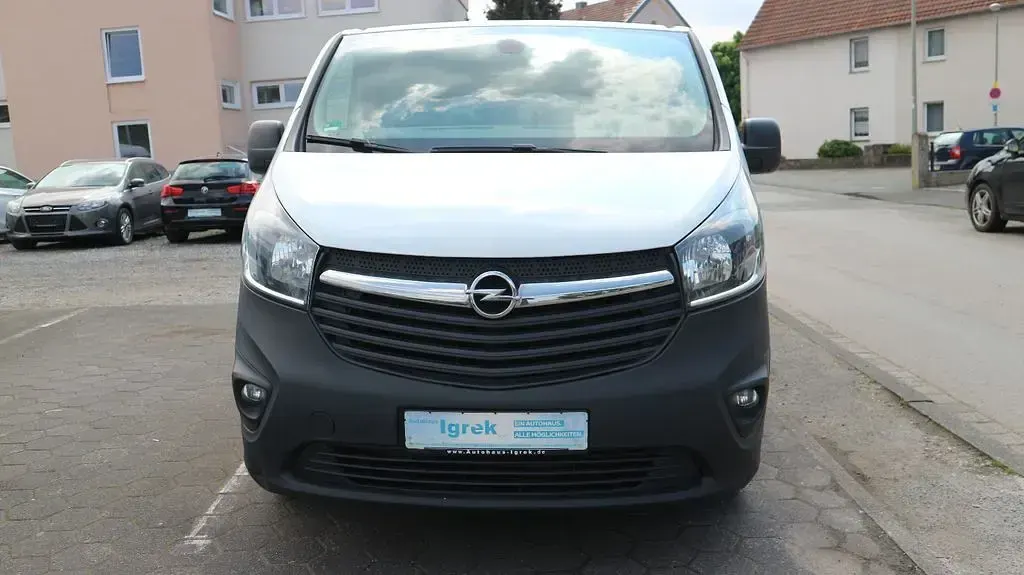 Gebraucht Opel Vivaro 120 PS (88 kW) 2019 Casablancaweiss/glacier/arctic Van / Kleinbus