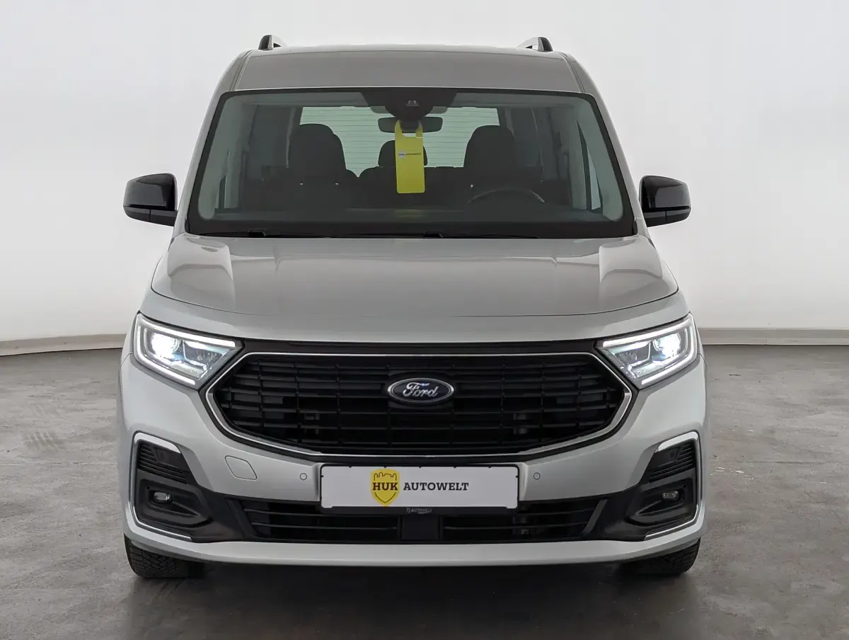 Gebraucht Ford Tourneo Connect Titanium 122 PS (89 kW) 2023 Silber Van / Kleinbus