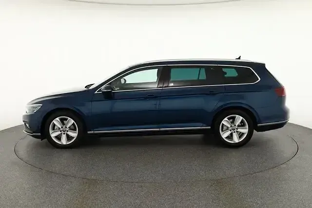 Gebraucht VW Passat Elegance 190 PS (139 kW) 2021 Aquamarinblau metallic (metallic) Kombi