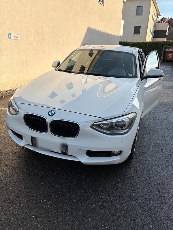 Weiß Gebraucht 2011 BMW 116 Shadowline Kleinwagen | 8.500 € (Etwas zu teuer) - Bild 1/4