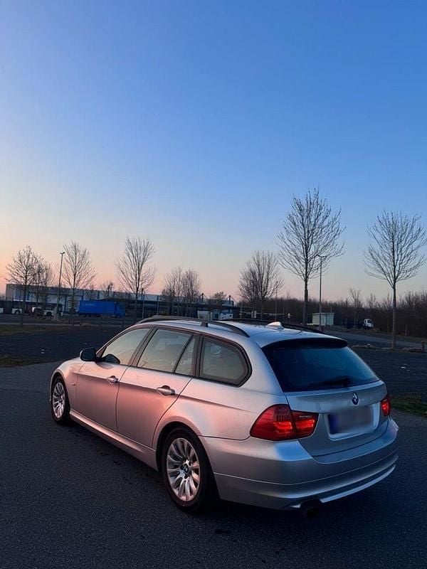 Gebraucht BMW 318 143 PS (105 kW) 2009 Silber Kombi