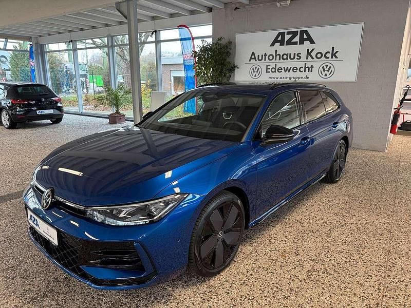 Blau Neu 2025 VW Passat R-line Kombi | 45.880 € (Superpreis) - Bild 1/4