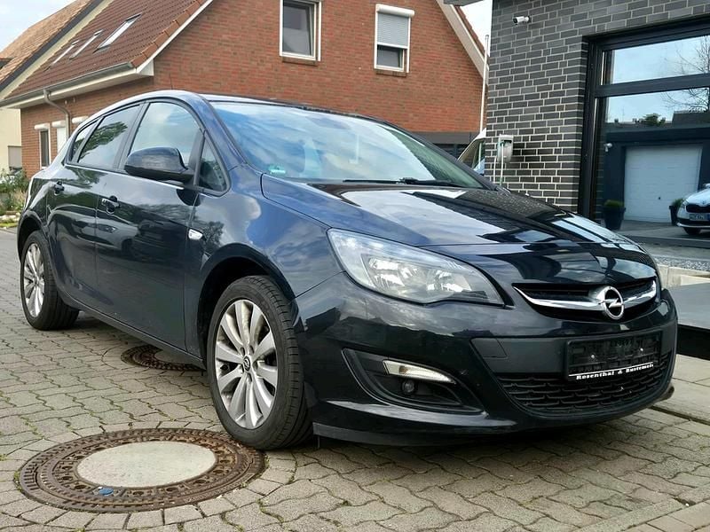 Gebraucht Opel Astra 120 PS (88 kW) 2014 Schwarz Kleinwagen