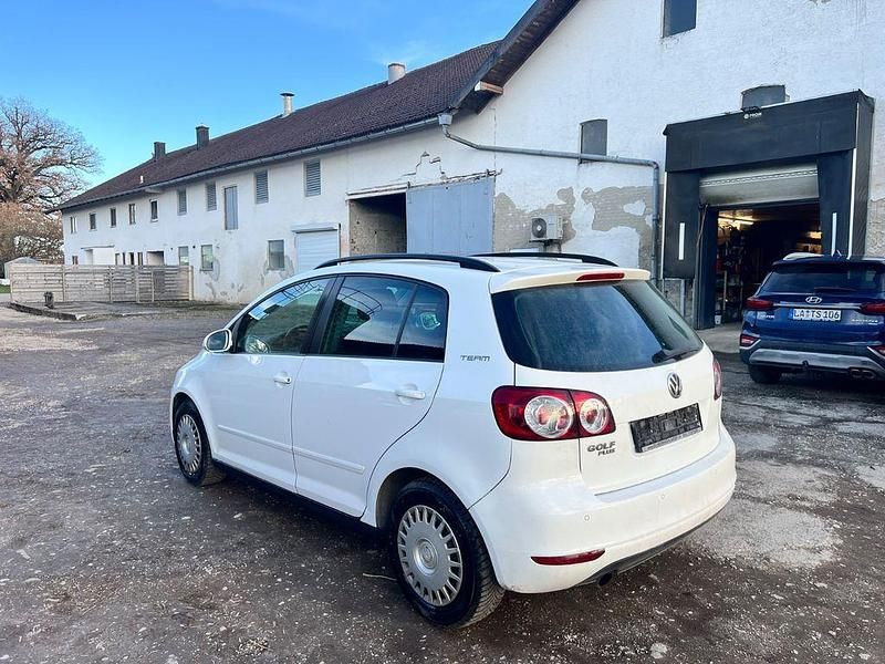 Gebraucht VW Golf VI 105 PS (77 kW) 2011 Weiß Kleinwagen