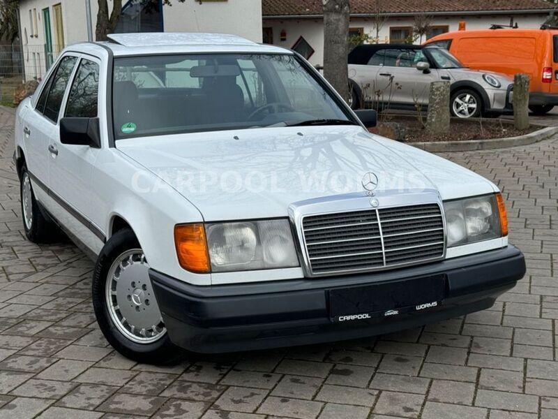 Weiß Gebraucht 1988 Mercedes E200 Limousine | 6.490 € - Bild 1/4