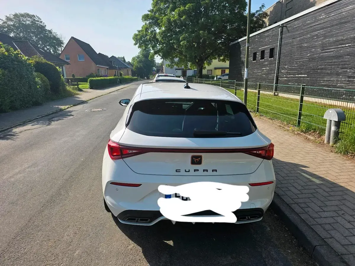 Gebraucht Cupra Leon 150 PS (110 kW) 2023 Weiß Limousine