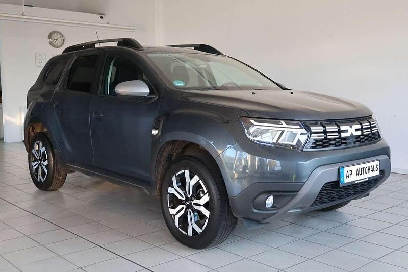 Kometengrau Gebraucht 2023 Dacia Duster Journey SUV | 17.990 € (Guter Preis) - Bild 1/3