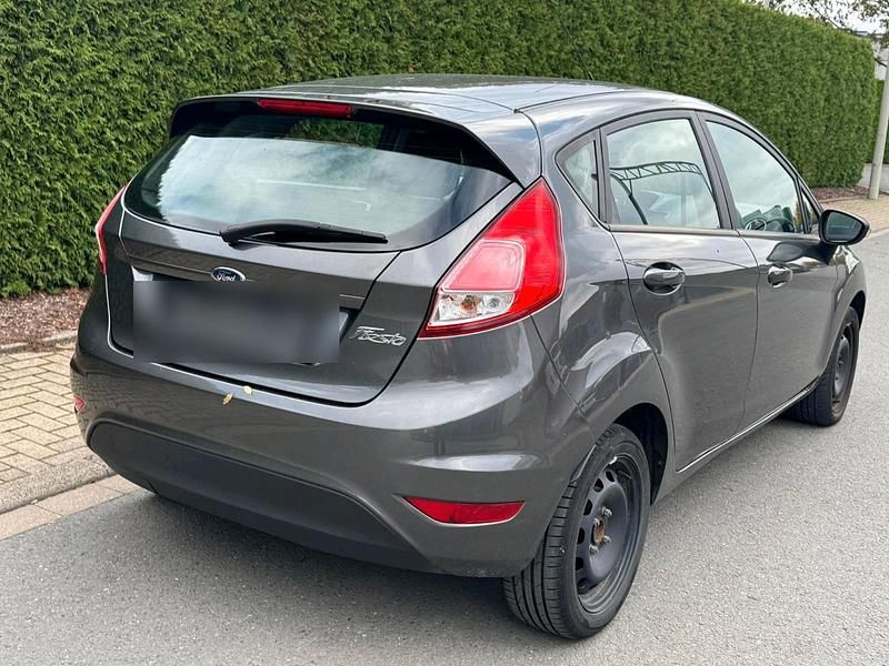 Gebraucht Ford Fiesta 82 PS (60 kW) 2017 Grau Kleinwagen