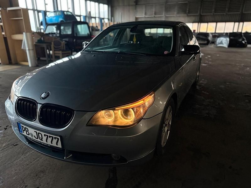 Grau Gebraucht 2004 BMW 520 Limousine | 2.500 € (Guter Preis) - Bild 1/4