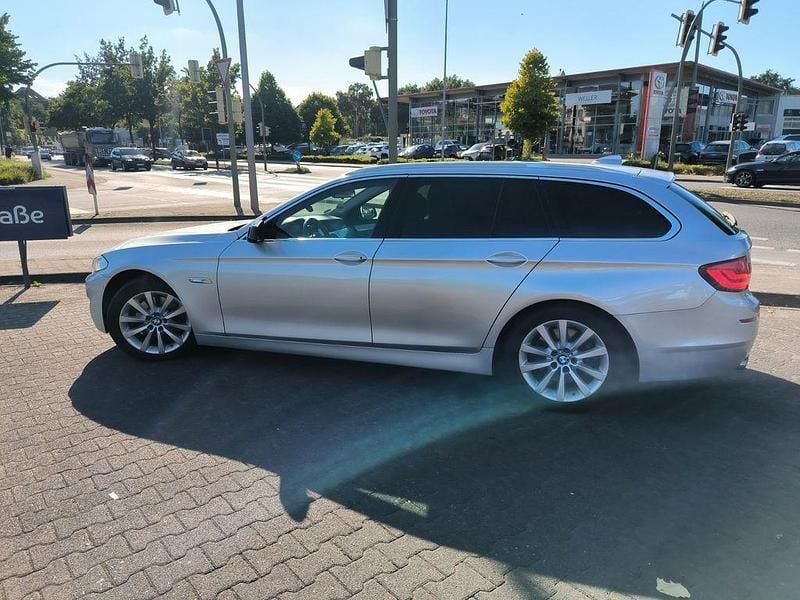 Silber Gebraucht 2011 BMW 530 Kombi | 9.500 € (Guter Preis) - Bild 1/4