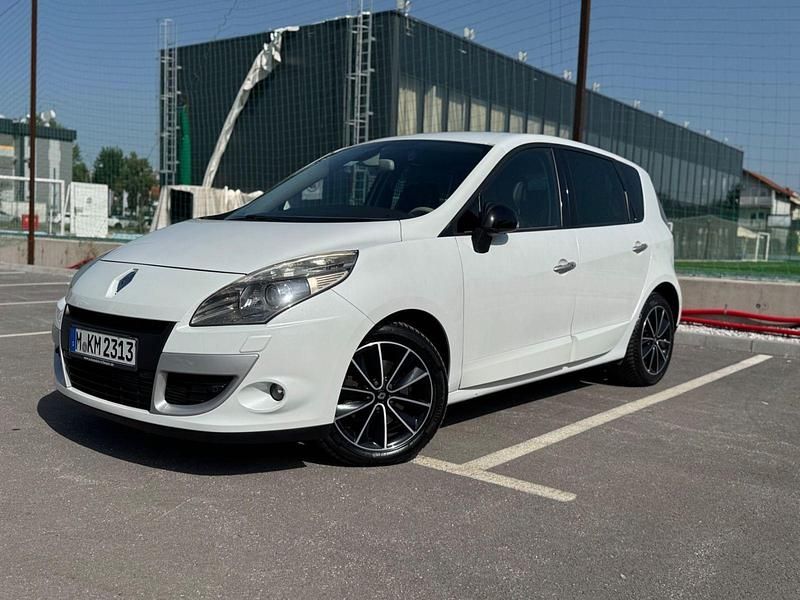 Weiß Gebraucht 2011 Renault Scénic III Luxe Van / Kleinbus | 6.500 € (Teuer) - Bild 1/4