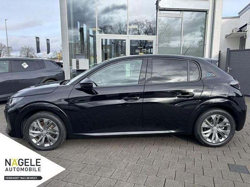 Gebraucht Peugeot e-208 Allure 100 kW (136 PS) 2023 Schwarz Kleinwagen