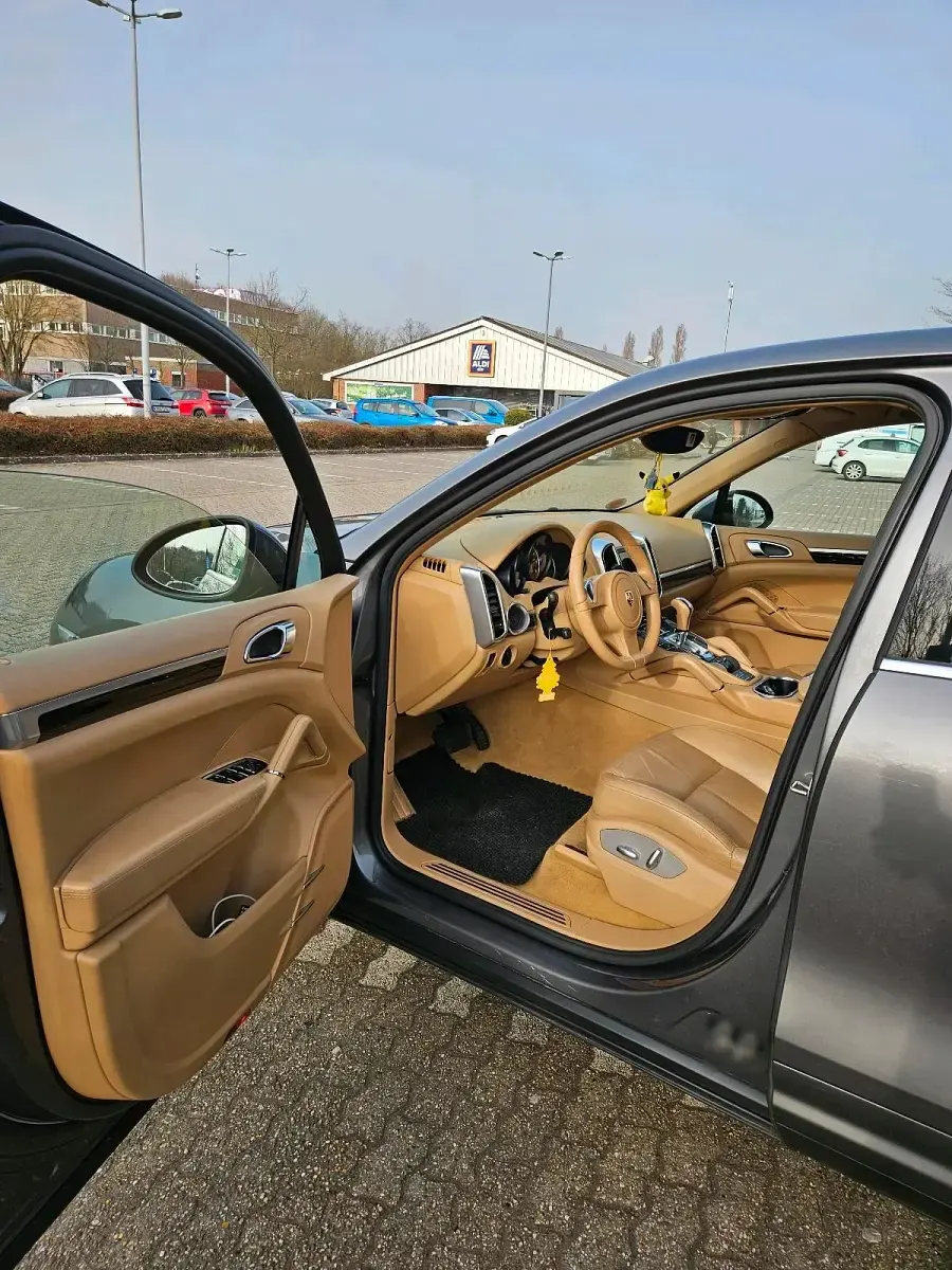 Gebraucht Porsche Cayenne 300 PS (220 kW) 2011 Grau SUV