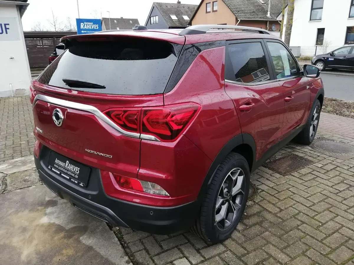 Gebraucht SsangYong Korando Quartz 163 PS (119 kW) 2024 Cherry red SUV