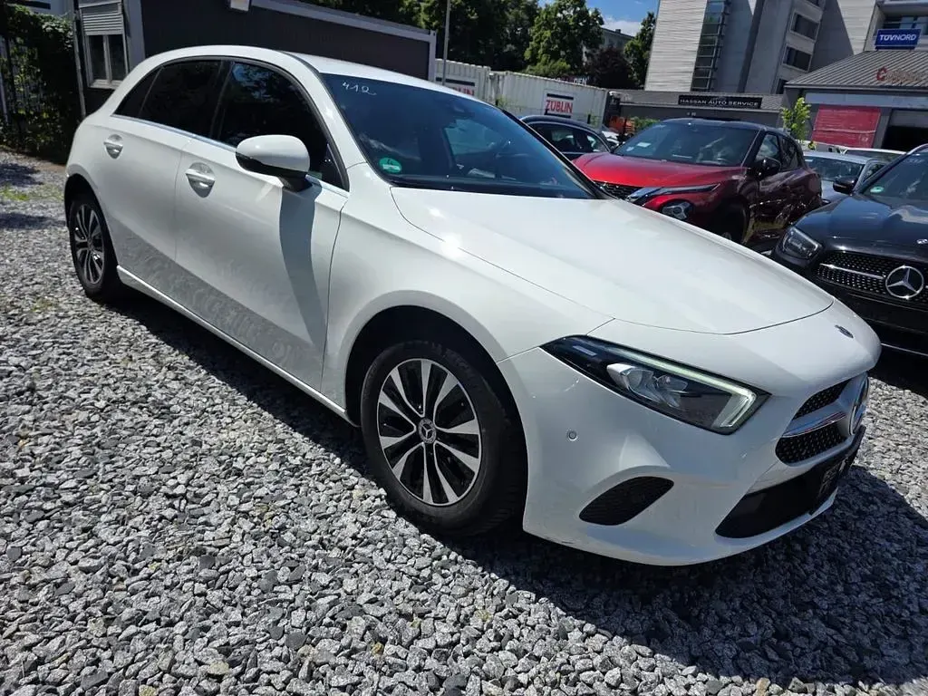 Gebraucht Mercedes A180 116 PS (85 kW) 2022 Weiß Limousine