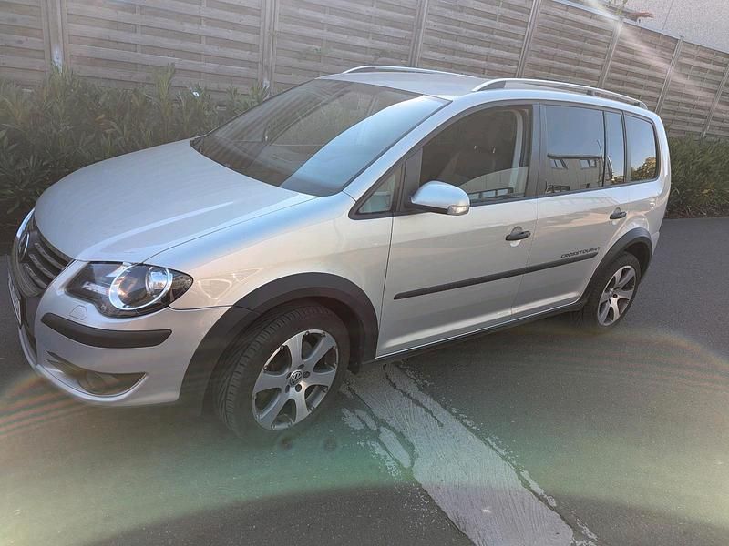 Silber Gebraucht 2008 VW Touran Cross Van / Kleinbus | 5.700 € (Fairer Preis) - Bild 1/4