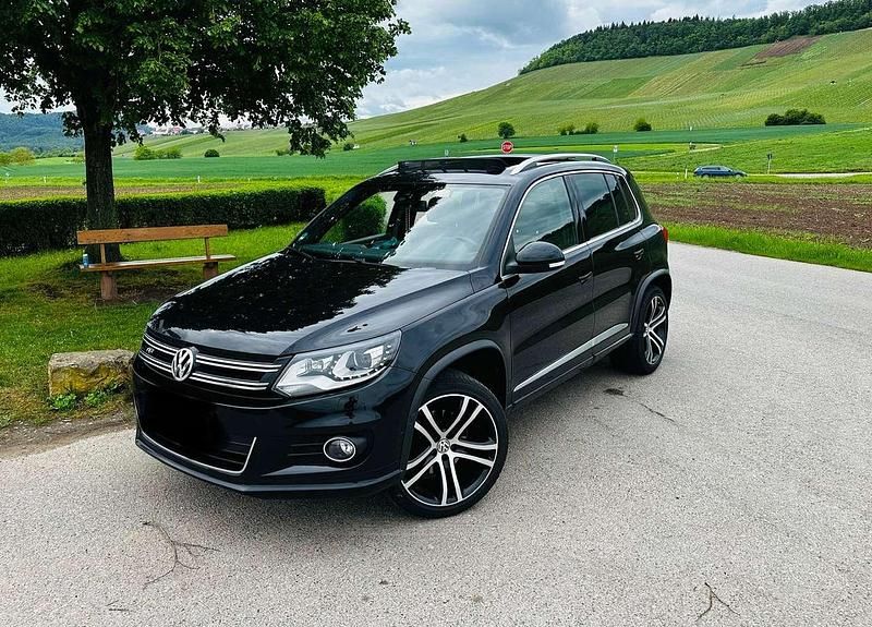 Schwarz Gebraucht 2015 VW Tiguan LOUNGE SUV | 16.250 € (Etwas zu teuer) - Bild 1/4