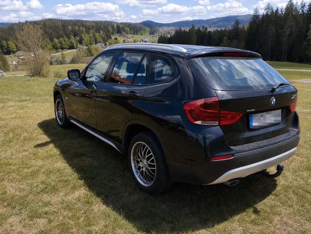 Second-hand BMW X1 Sport Line 177 CP (130 kW) 2012 Negru SUV