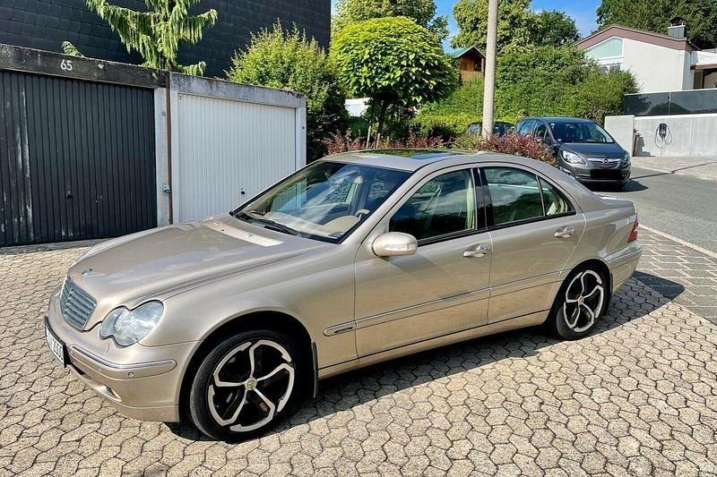 Gold Gebraucht 2000 Mercedes C220 Elegance Limousine | 14.999 € - Bild 1/4