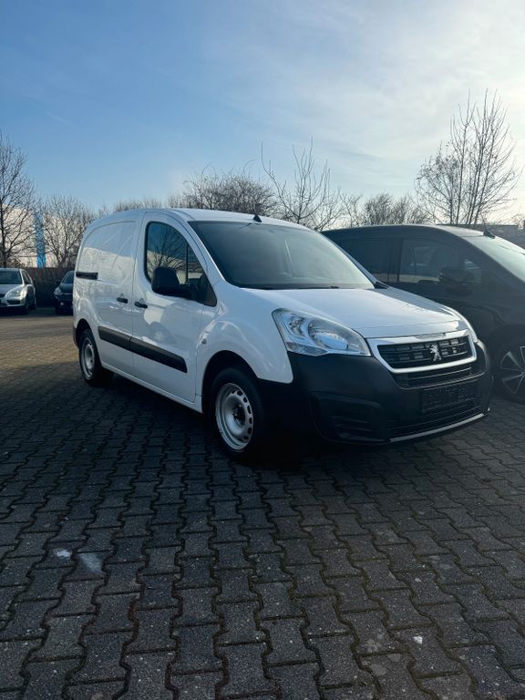 Weiß Gebraucht 2016 Peugeot Partner Comfort plus Van / Kleinbus | 8.200 € (Guter Preis) - Bild 1/4