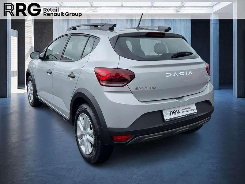 Gebraucht Dacia Sandero Essentiel 101 PS (74 kW) 2023 Mondstein grau Limousine