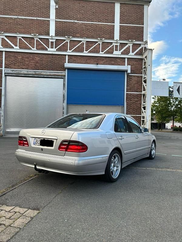 Gebraucht Mercedes E270 Avantgarde 170 PS (125 kW) 2000 Silber Limousine