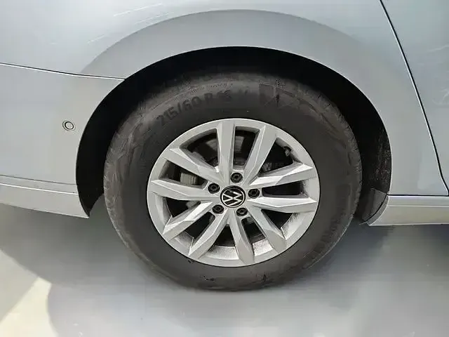 Gebraucht VW Passat Business 150 PS (110 kW) 2023 Silber Kombi