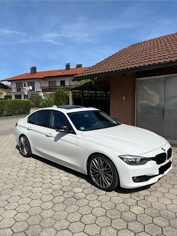 Gebraucht BMW 330 Performance 258 PS (189 kW) 2015 Weiß Limousine
