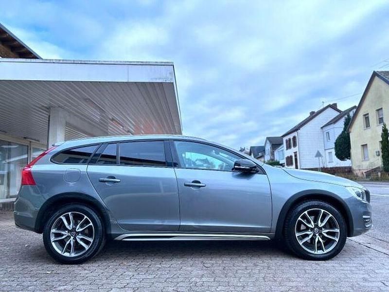 Gebraucht Volvo V60 CC Summum 245 PS (180 kW) 2016 Grau Kombi