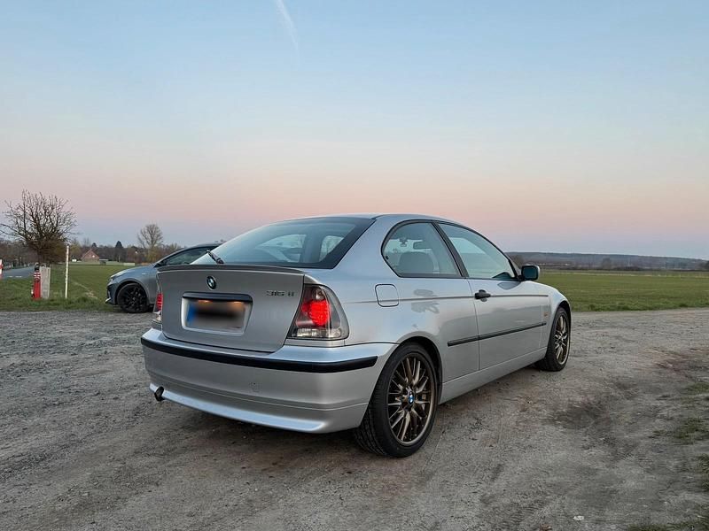 Gebraucht BMW 316 115 PS (84 kW) 2001 Silber Kleinwagen