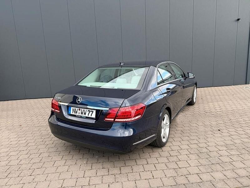 Second-hand Mercedes E400 333 CP (244 kW) 2014 Albastru Berlinǎ