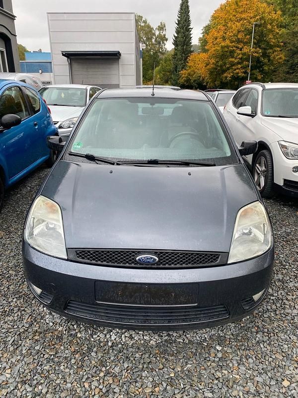 Grau Gebraucht 2004 Ford Fiesta Kleinwagen | 1.649 € (Guter Preis) - Bild 1/4