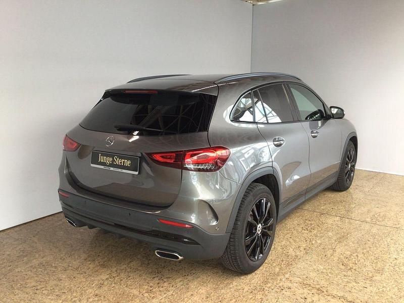 Gebraucht Mercedes GLA200 AMG line 163 PS (119 kW) 2023 Grau SUV