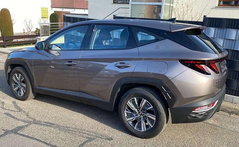 Gebraucht Hyundai Tucson 150 PS (110 kW) 2022 Silky bronce metallic SUV