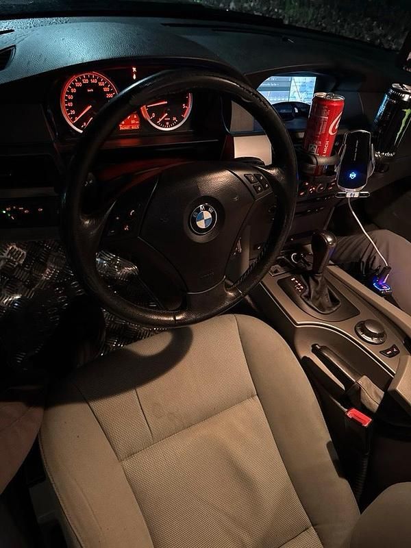 Gebraucht BMW 525 163 PS (119 kW) 2006 Blau Limousine