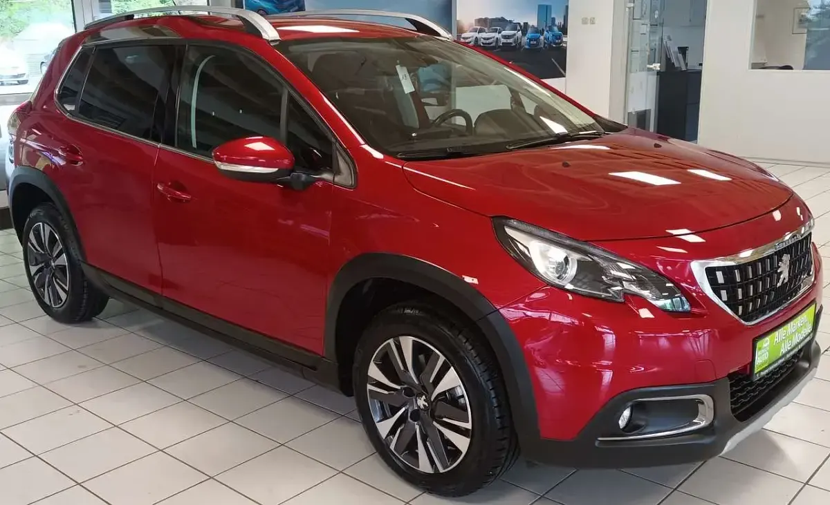 Gebraucht Peugeot 2008 Allure 131 PS (96 kW) 2019 Ultimaterot/metallic SUV